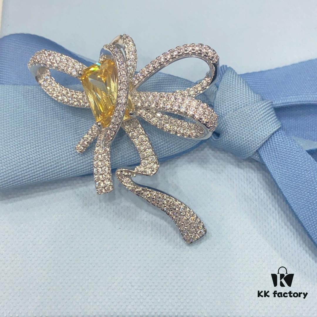 He Fang Jewelry Brilliant Draped Brooch, Elegant and Versatile Badge Pin for Women