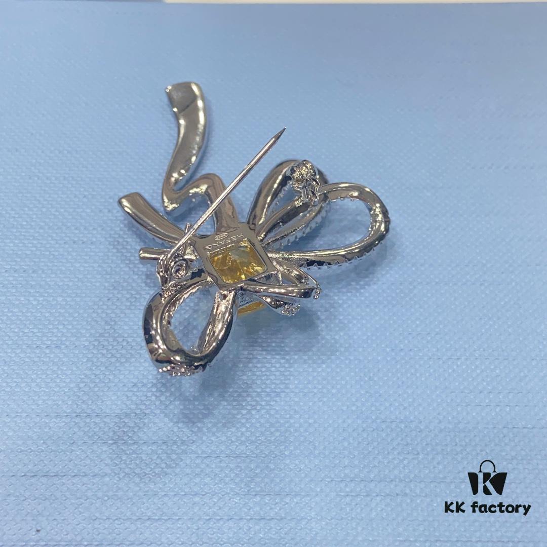 He Fang Jewelry Brilliant Draped Brooch, Elegant and Versatile Badge Pin for Women