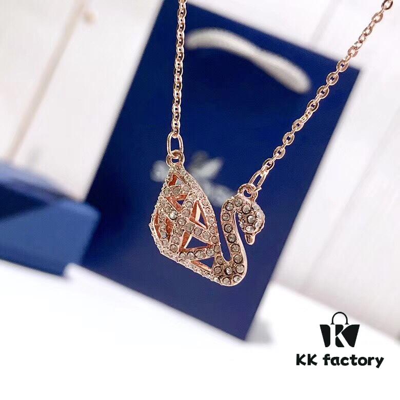 Counter Quality! New Swarovski Fashion Hollow Black Swan Necklace for Women