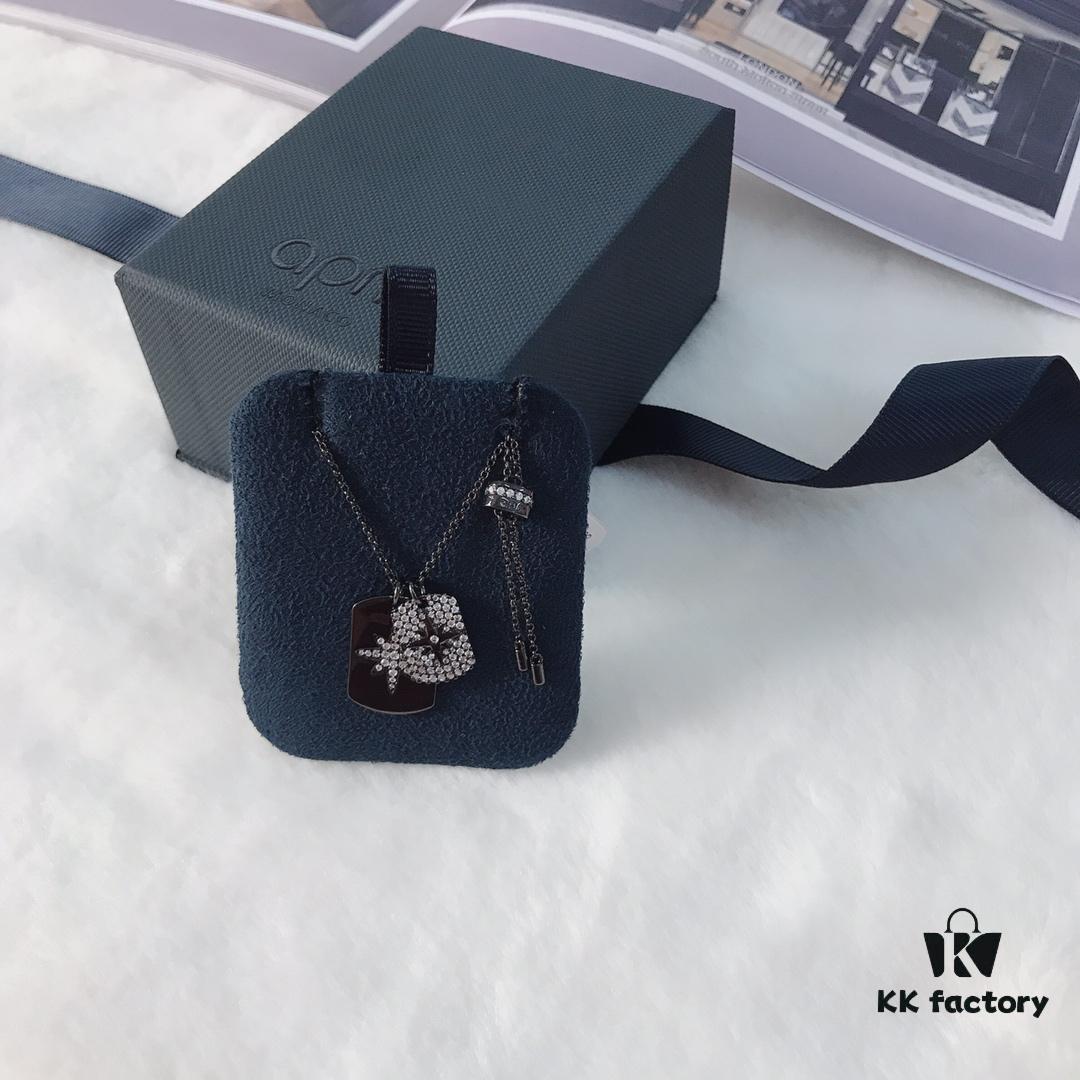 A Brand Monaco Shiny Star-Inlaid Necklace with Multiple Pendants, Unisex Collar Chain and Sweater Chain