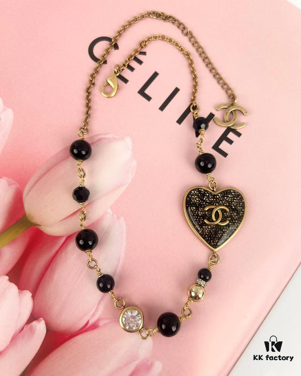 Xiaoxiang New Arrival Vintage Gold Black Heart Resin Fine Glitter Pearl Rhinestone Necklace