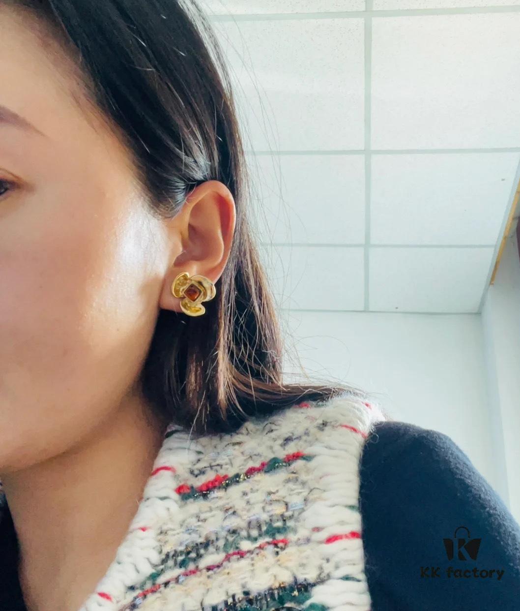 Xiaoxiang New Arrival Amber Square Rhinestone Camellia Flower Stud Earrings 🌺