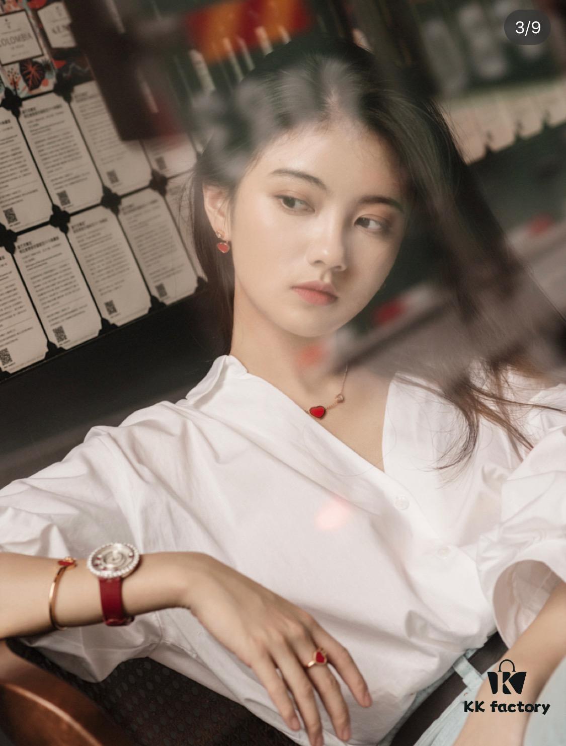 Wearing Photo ❤️ The same necklace and bracelet as the model are available in stock