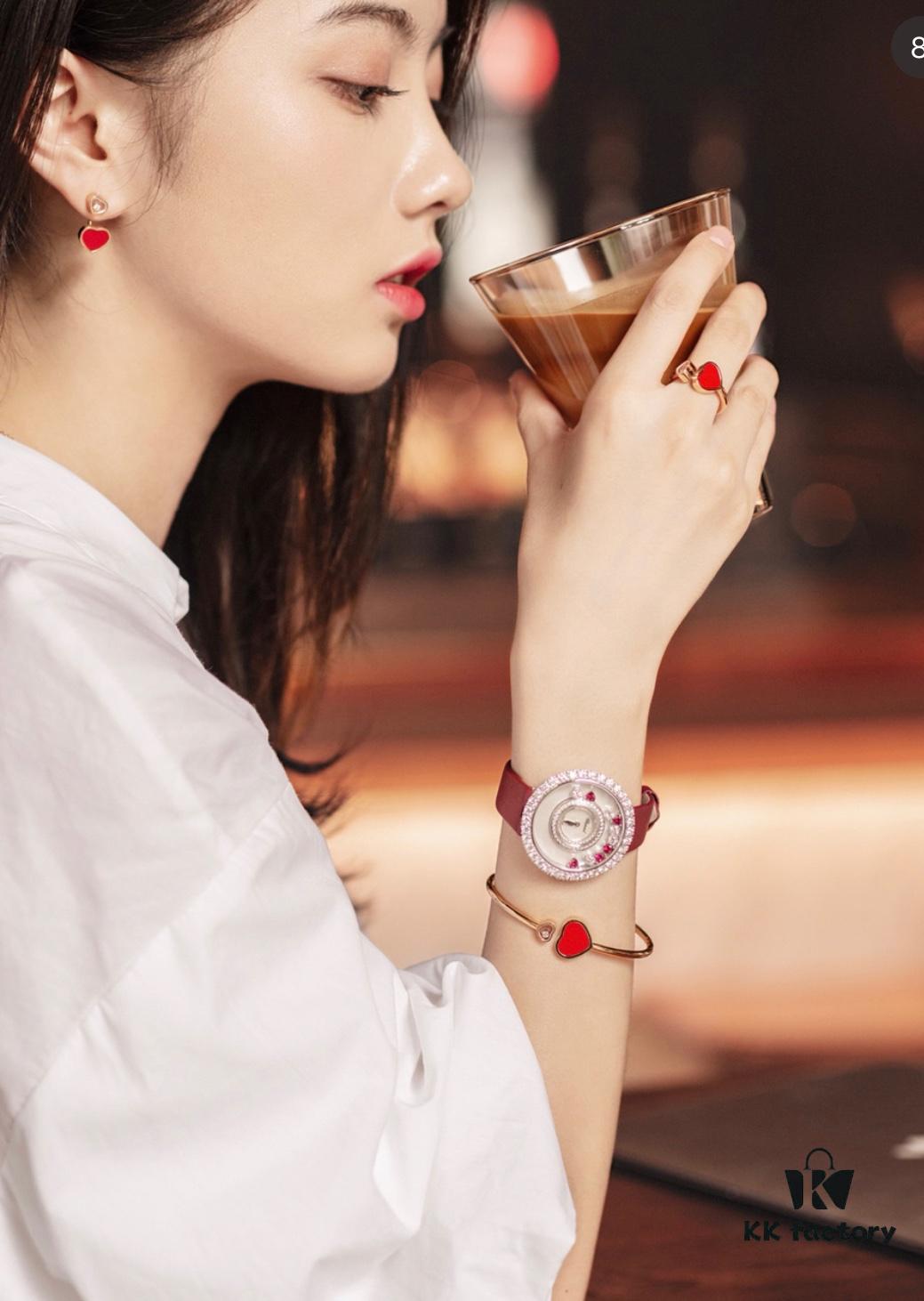 Wearing Photo ❤️ The same necklace and bracelet as the model are available in stock