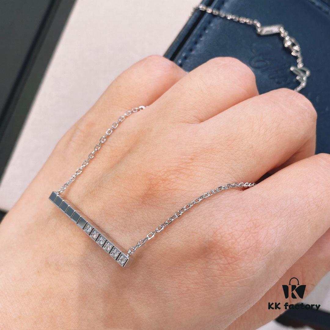 Chopard Ice Cube Collection Geometric Necklace, Celebrity-Recommended Style, Exclusive Design