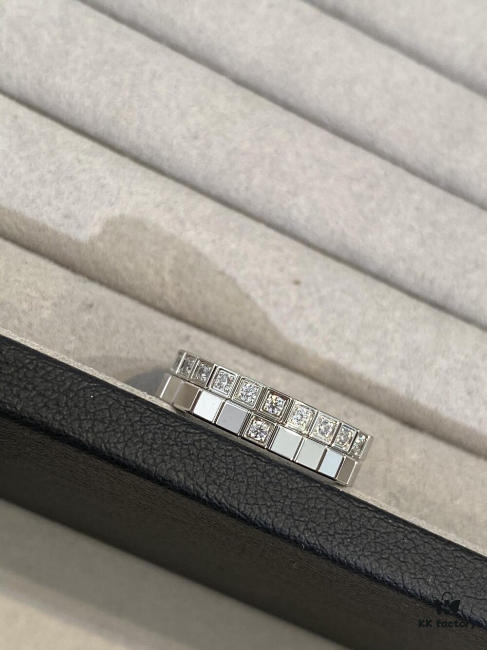 New Chopard Ice Cube Series Ring, Same Style as Zhu Yilong's, Precision-Carved Mini Ice Block Ring with Single or Ten Diamonds, White Gold and Rose Gold Narrow Version