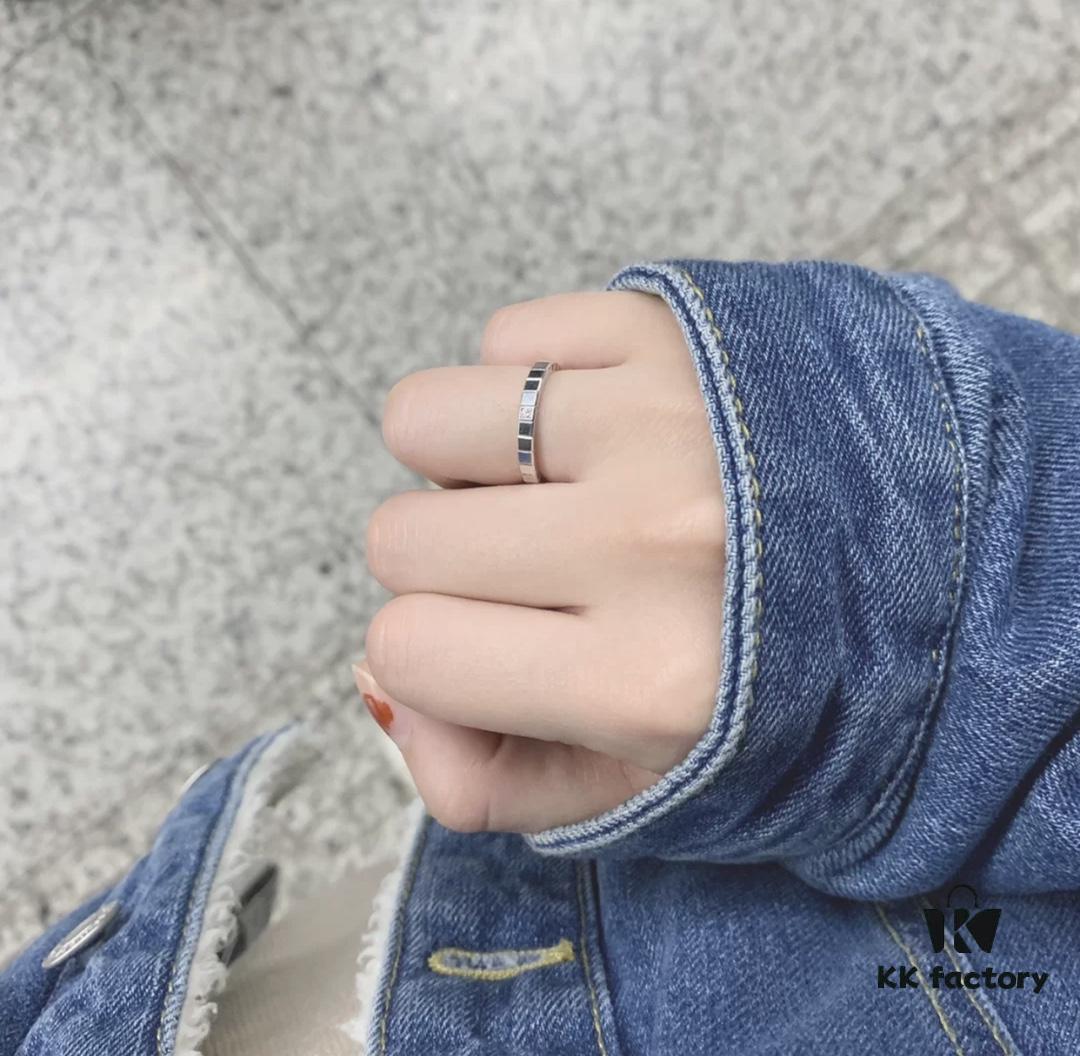 Stylish Ice Cube Ring – A Modern Symbol of Independent Women