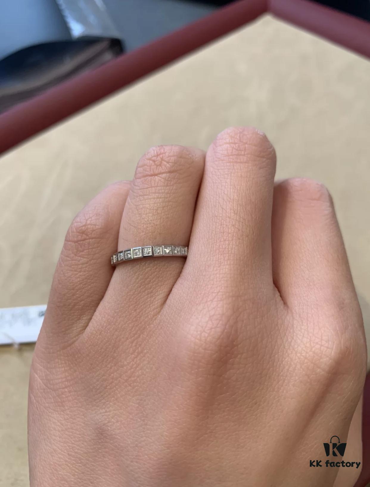 Stylish Ice Cube Ring – A Modern Symbol of Independent Women