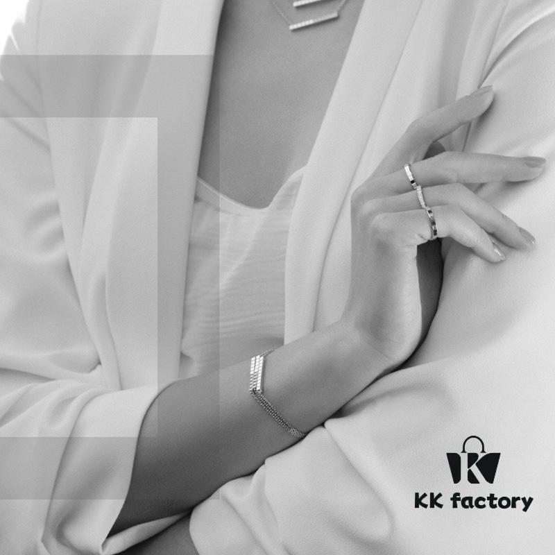 Celebrity and Instagram Influencer Lookbook – Xiao's Ice Cube Series, Ice Block Earrings, Subtly Luxurious Jewelry with Style and Taste