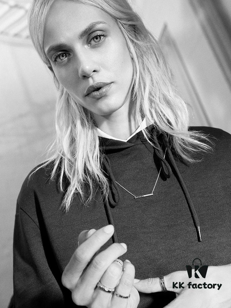 Celebrity and Instagram Influencer Lookbook – Xiao's Ice Cube Series, Ice Block Earrings, Subtly Luxurious Jewelry with Style and Taste