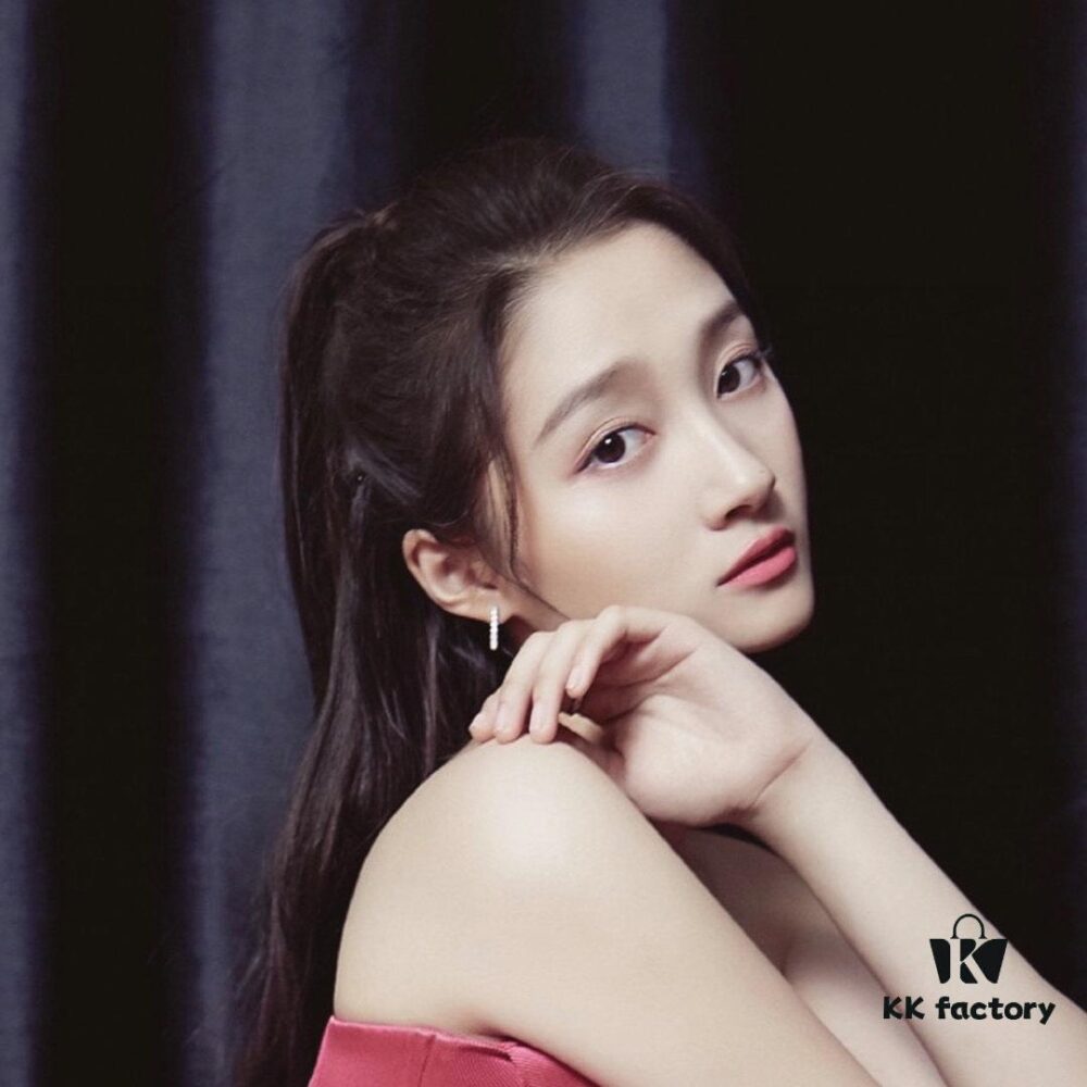 Celebrity and Instagram Influencer Lookbook Reference, Xiao's Ice Cube Series, Ice Block Earrings, Understated Yet Sophisticated Jewelry with Style and Taste