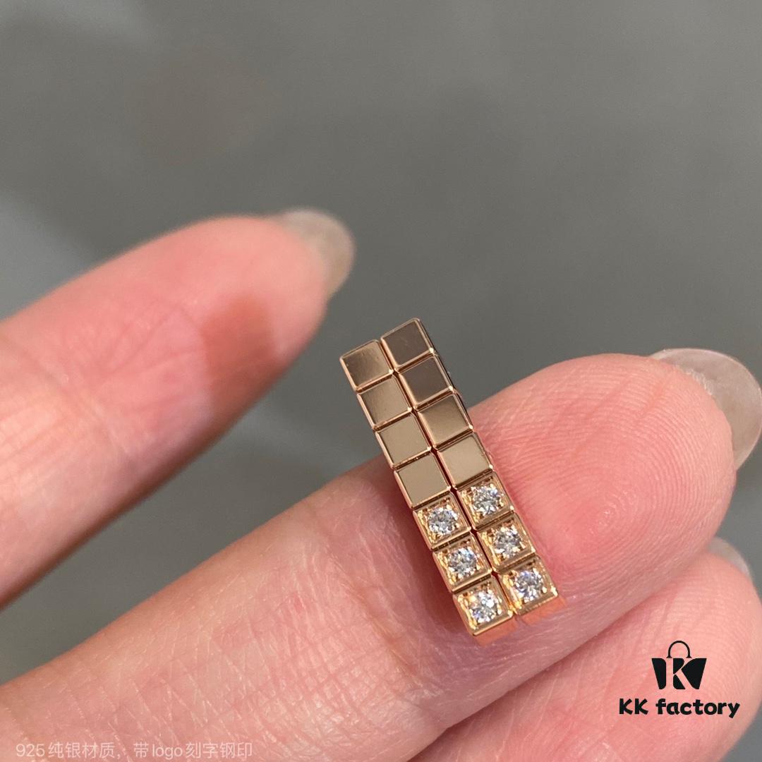 New Arrival, Chopard Ice Cube Series Ear Studs – Exquisitely Crafted CNC-Engraved Design in White and Rose Gold with Multi-Faceted 'Ice Cube' Detailing