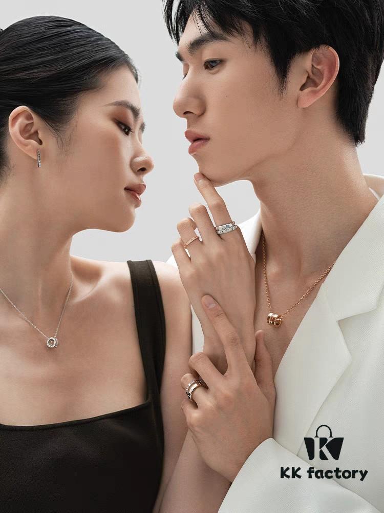 New Chopard Ice Cube Round Necklace