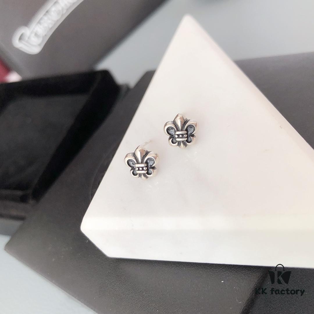 S925 Sterling Silver! Authentic Counter Ear Studs! Stylishly Casual When Paired with Chrome Hearts, the Cross Design Highlights Individuality, Perfect for Everyday Casual Wear. Looks Great as a Single Piece for Men Too! The Combination of Studs and Hoops Ensures Breathability!