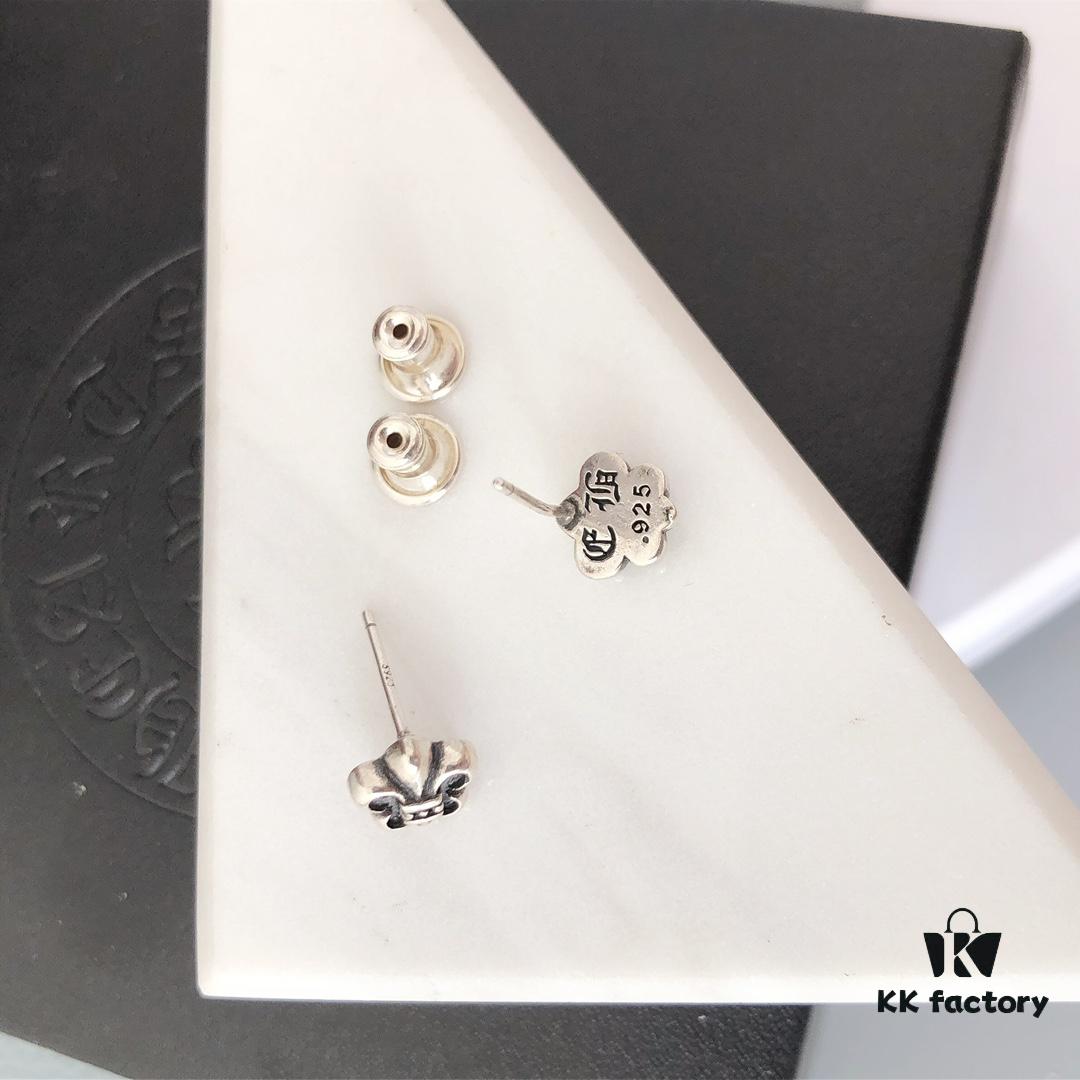 S925 Sterling Silver! Authentic Counter Ear Studs! Stylishly Casual When Paired with Chrome Hearts, the Cross Design Highlights Individuality, Perfect for Everyday Casual Wear. Looks Great as a Single Piece for Men Too! The Combination of Studs and Hoops Ensures Breathability!