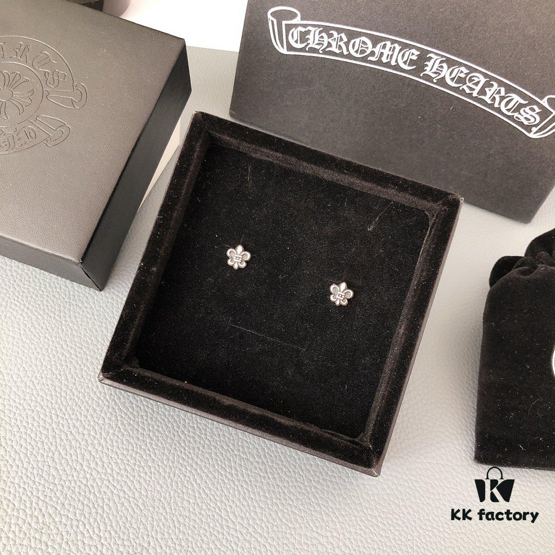 S925 Sterling Silver! Authentic Counter Ear Studs! Stylishly Casual When Paired with Chrome Hearts, the Cross Design Highlights Individuality, Perfect for Everyday Casual Wear. Looks Great as a Single Piece for Men Too! The Combination of Studs and Hoops Ensures Breathability!