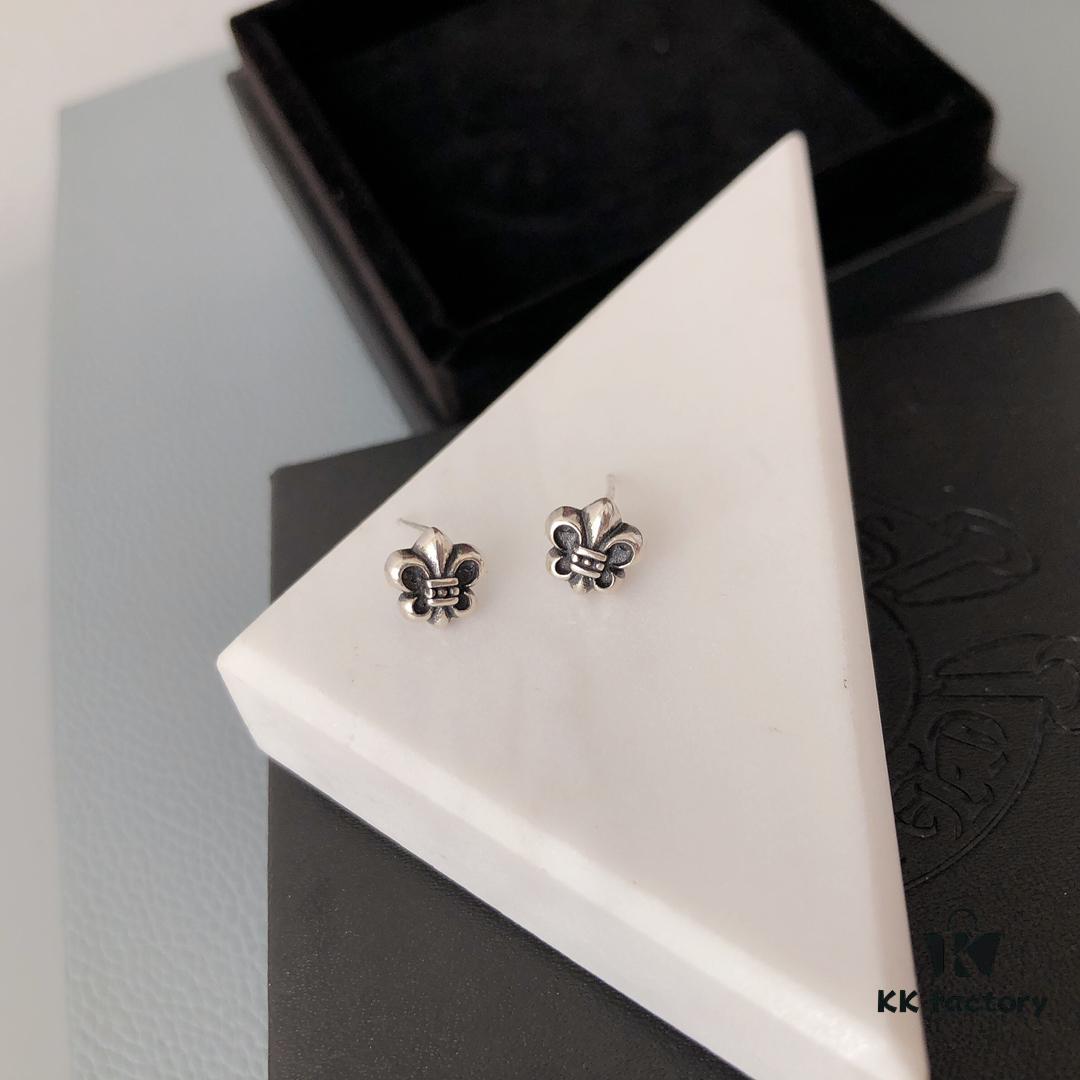 S925 Sterling Silver! Authentic Counter Ear Studs! Stylishly Casual When Paired with Chrome Hearts, the Cross Design Highlights Individuality, Perfect for Everyday Casual Wear. Looks Great as a Single Piece for Men Too! The Combination of Studs and Hoops Ensures Breathability!