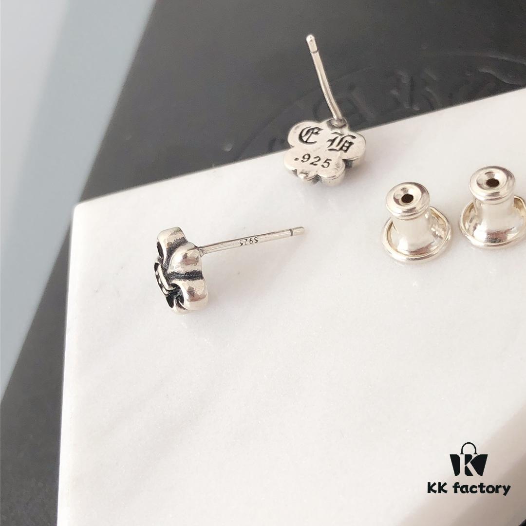S925 Sterling Silver! Authentic Counter Ear Studs! Stylishly Casual When Paired with Chrome Hearts, the Cross Design Highlights Individuality, Perfect for Everyday Casual Wear. Looks Great as a Single Piece for Men Too! The Combination of Studs and Hoops Ensures Breathability!