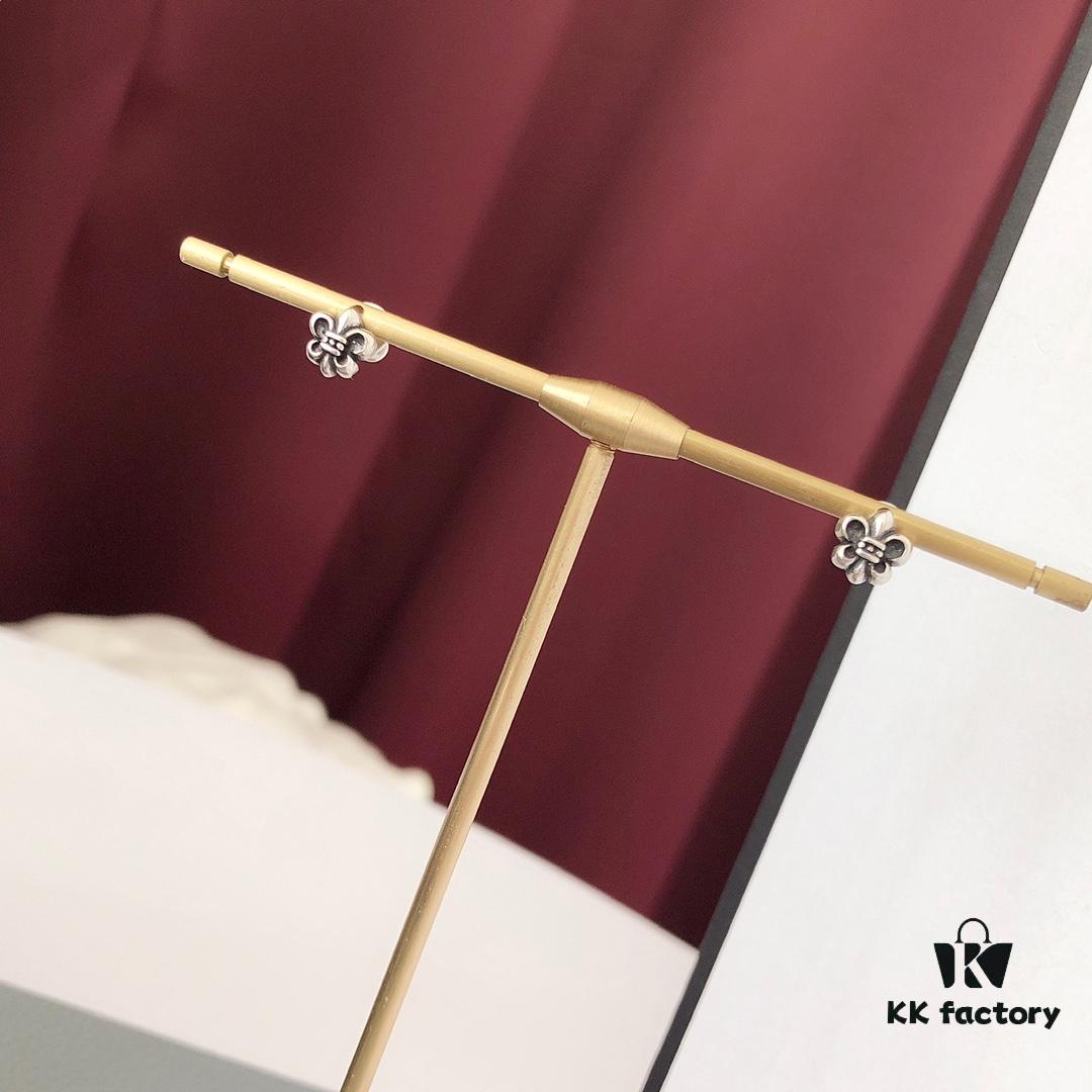 S925 Sterling Silver! Authentic Counter Ear Studs! Stylishly Casual When Paired with Chrome Hearts, the Cross Design Highlights Individuality, Perfect for Everyday Casual Wear. Looks Great as a Single Piece for Men Too! The Combination of Studs and Hoops Ensures Breathability!