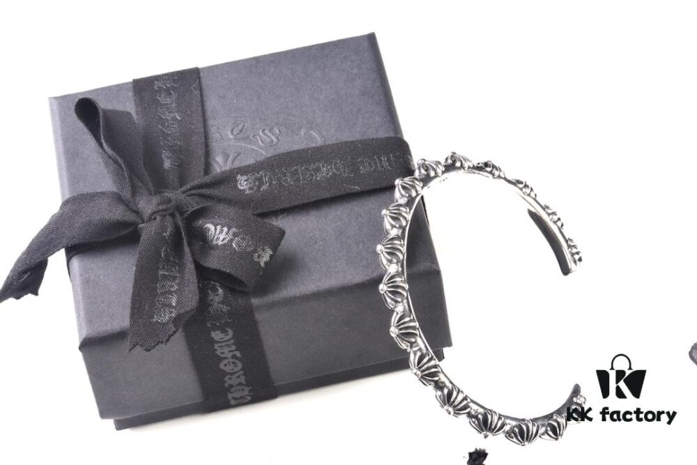 Chrome Hearts Cuff Bracelet Differences from Common Market Lightweight Versions: Check Engraving Details and Oxidation Level