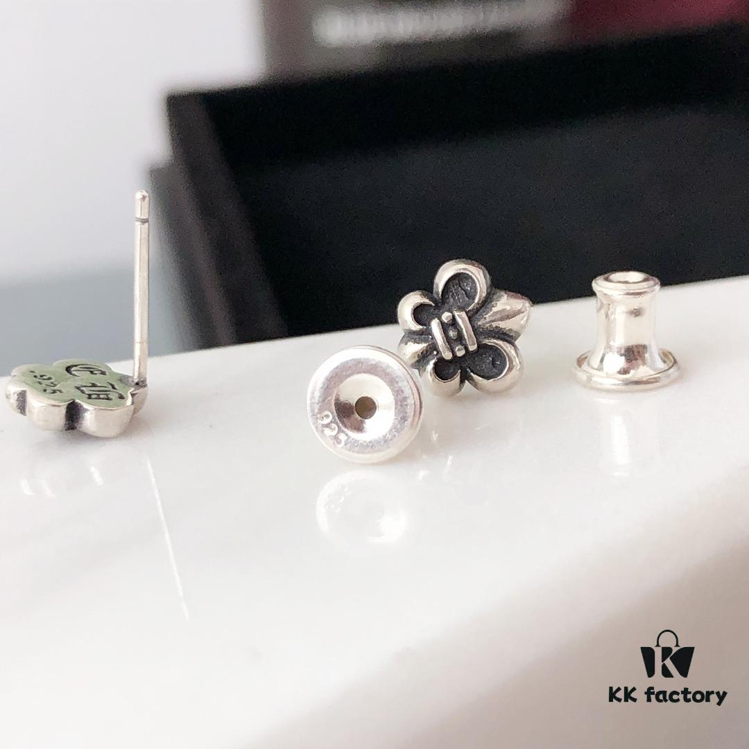 S925 Sterling Silver! Authentic Counter Ear Studs! Stylishly Casual When Paired with Chrome Hearts, the Cross Design Highlights Individuality, Perfect for Everyday Casual Wear. Looks Great as a Single Piece for Men Too! The Combination of Studs and Hoops Ensures Breathability!