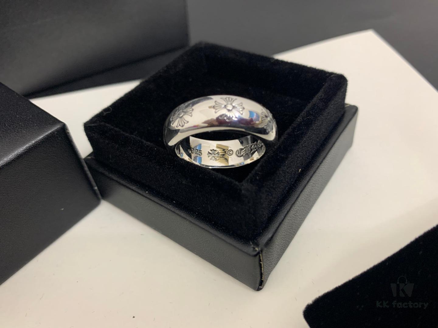 Chrome Hearts Arc Mirror-Finish Cross Ring, Size 12-24