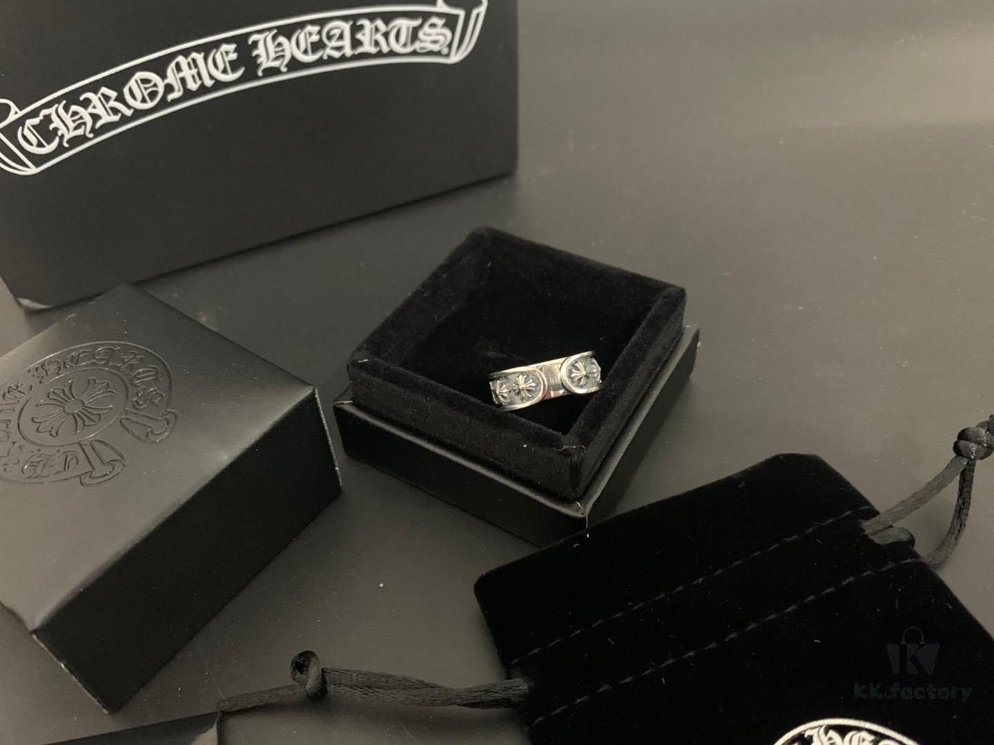 Chrome Hearts Unisex Ring with Eternal Letter Design