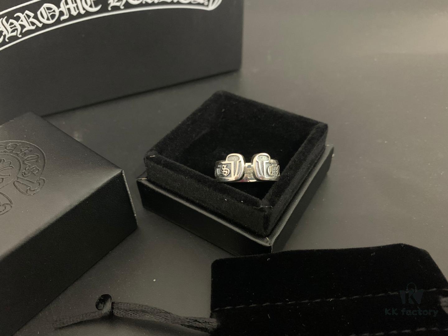 Chrome Hearts Unisex Ring with Eternal Scroll Letter Design