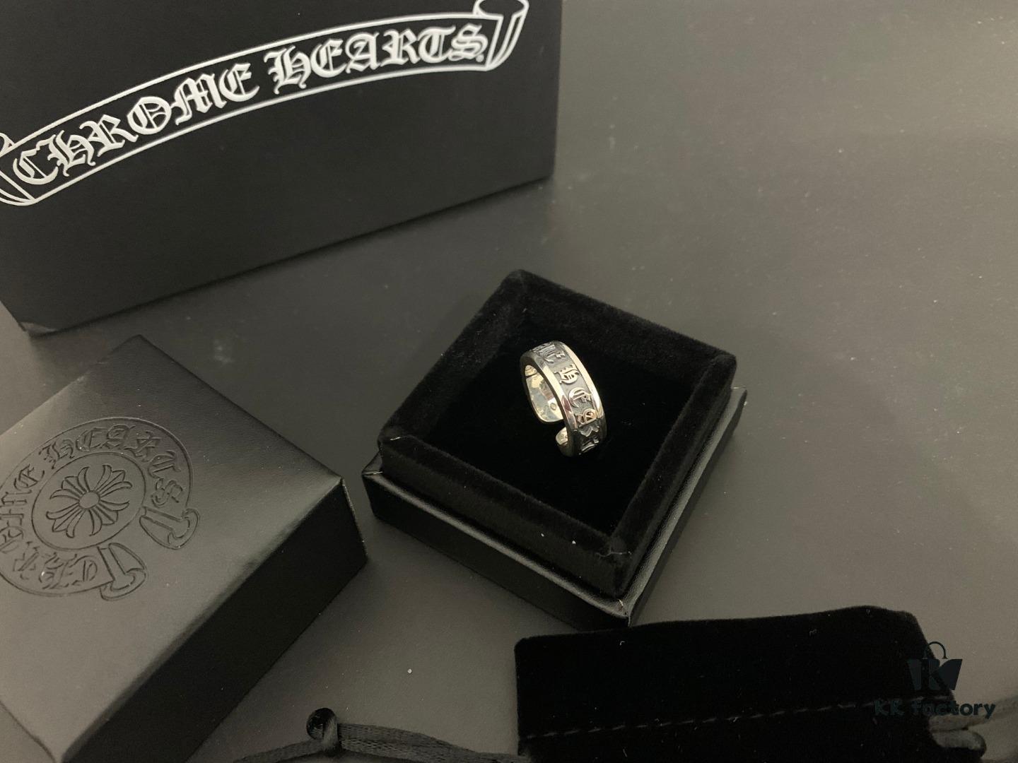Chrome Hearts Unisex Ring with Eternal Scroll Letter Design