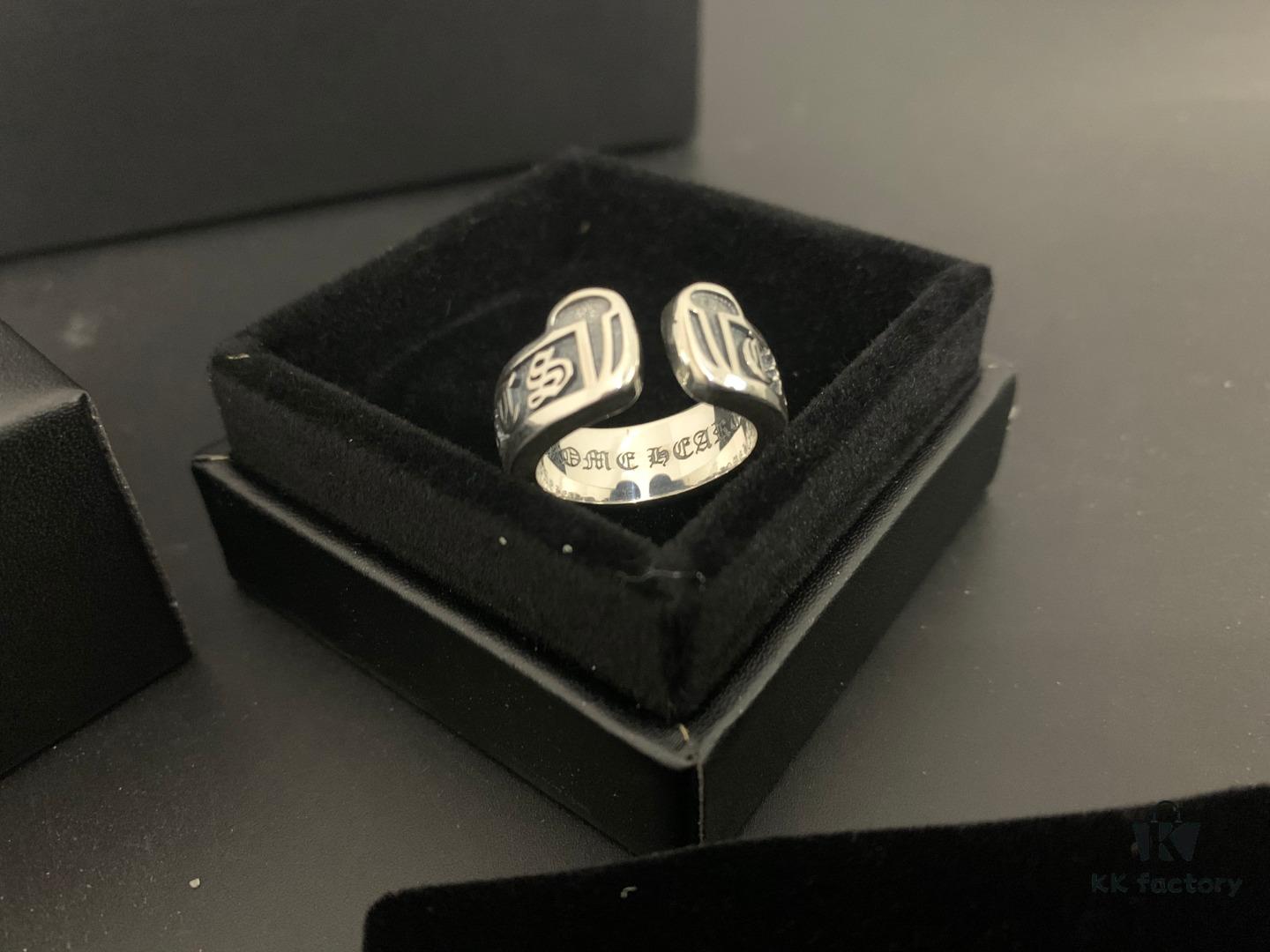 Chrome Hearts Unisex Ring with Eternal Scroll Letter Design