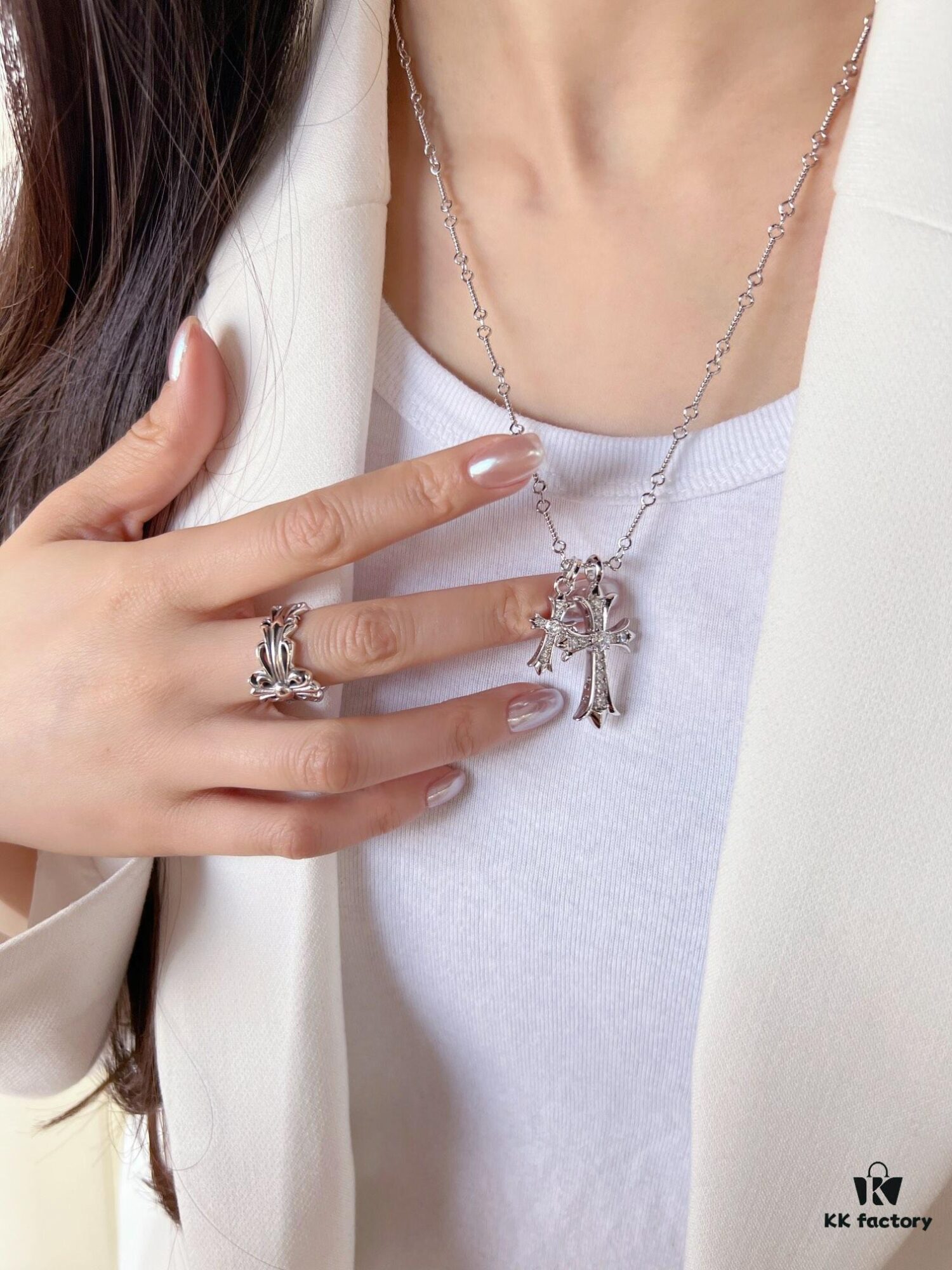 Suitable for Various Styles, Perfect for Both Sweet and Cool Girls!