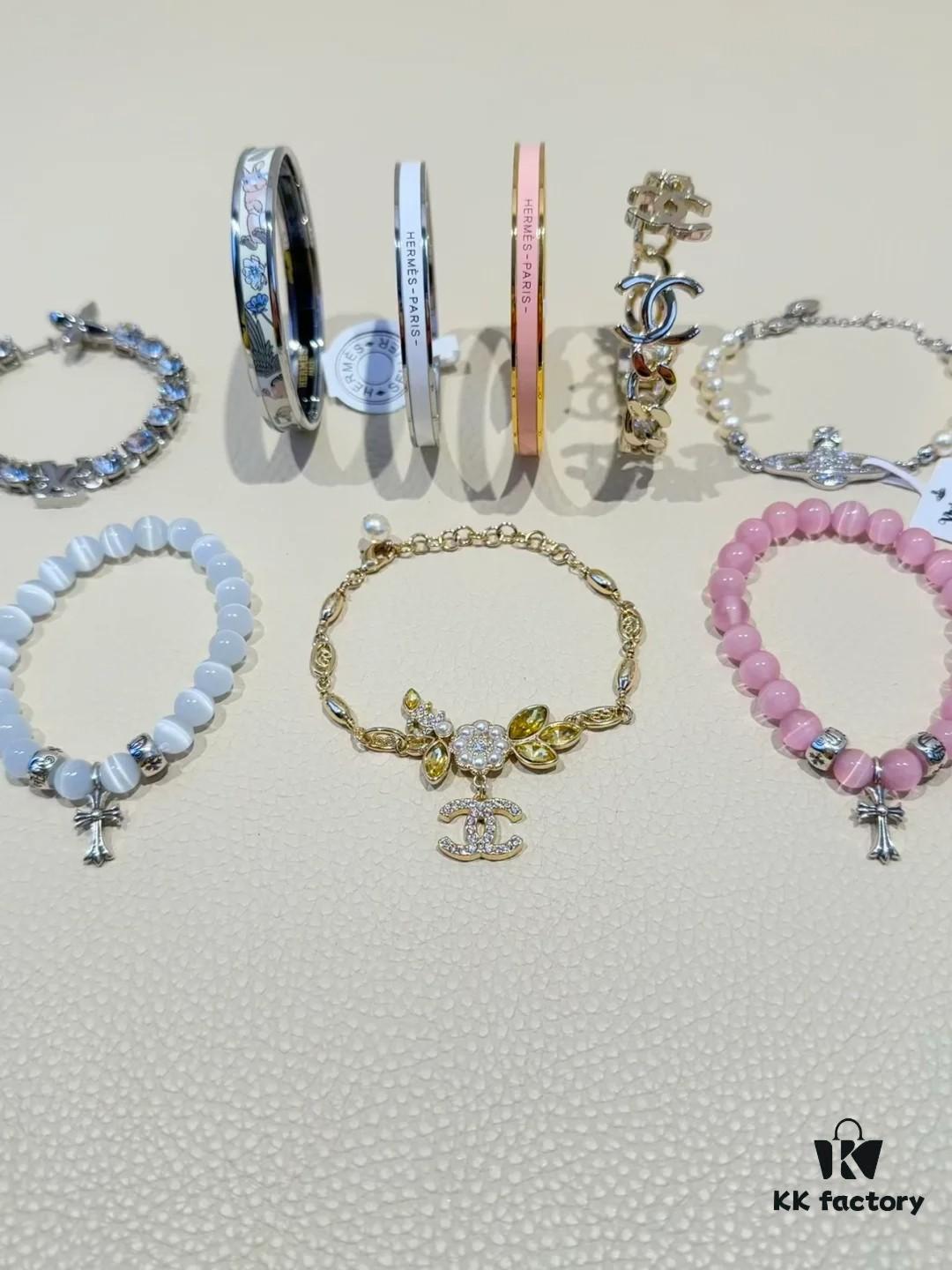 yyds Treasure Jewelry Chanel, Hermes, LV, West Grandma 👀 Chanel Wheat Bracelet, Double C Hollow Bracelet!!! Hermes Rabbit 🐰 Bracelet Infinite Rebuying Version LV Full Diamond Bracelet Asked for b Times Saturn Pearl Bracelet from West Grandma a Must-Have for All Girls Crocs Heart Cat's Eye Stone Bracelet Top Level
