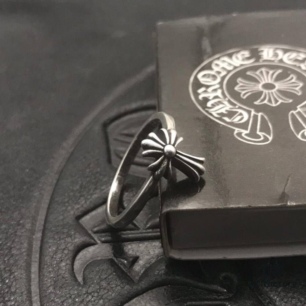 High-End Chrome Hearts Long Cross Flower Small Ring, Clear Engraving, Unisex Design, Available in US Sizes 5 to 9
