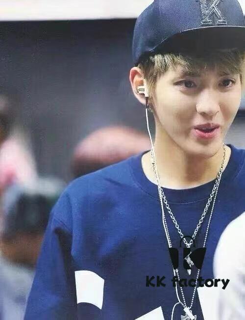 High-Version Koro Heart Medium Double-Sided Sword Pendant with Clear Engraving, Paired with Letter Chain, Available in 50-70cm Length