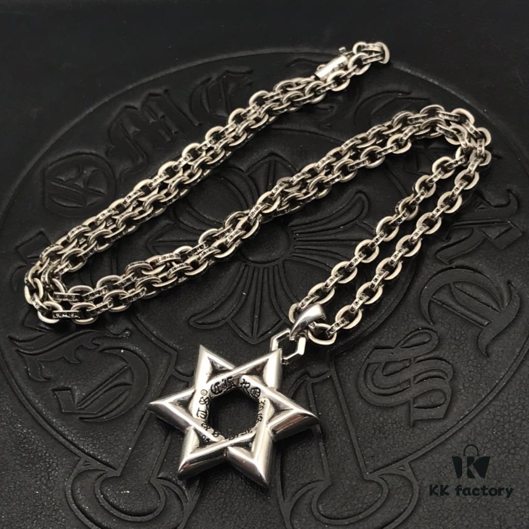 High-Version Chrome Hearts Large Six-Pointed Star Pendant Necklace, Worn by Numerous Celebrities, Gradual Size Transition from Small to Large at Every Angle, Precise Details, Original Handwritten Engraving, Paired with Letter Chain, Adjustable Length 50-70cm Available