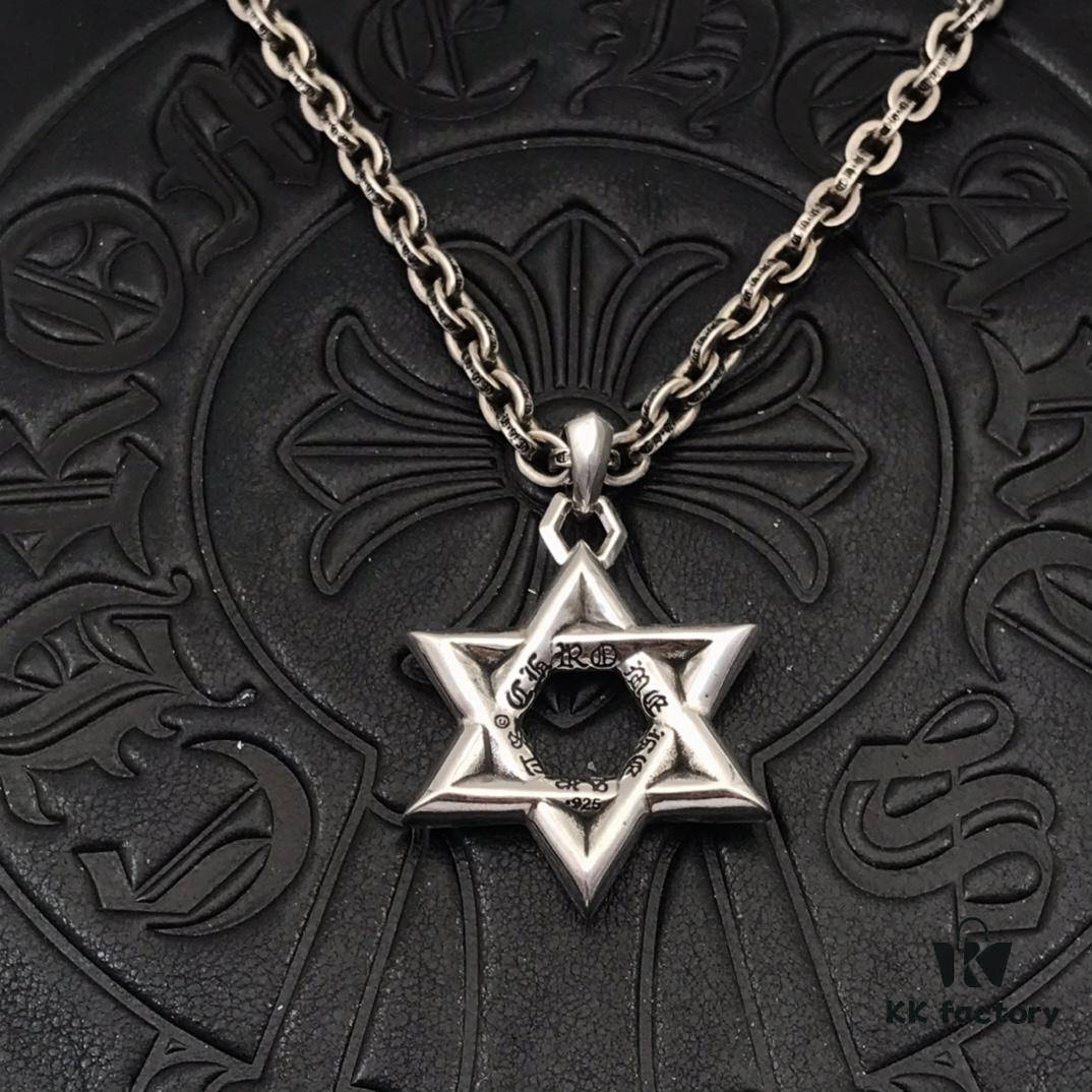 High-Version Chrome Hearts Large Six-Pointed Star Pendant Necklace, Worn by Numerous Celebrities, Gradual Size Transition from Small to Large at Every Angle, Precise Details, Original Handwritten Engraving, Paired with Letter Chain, Adjustable Length 50-70cm Available