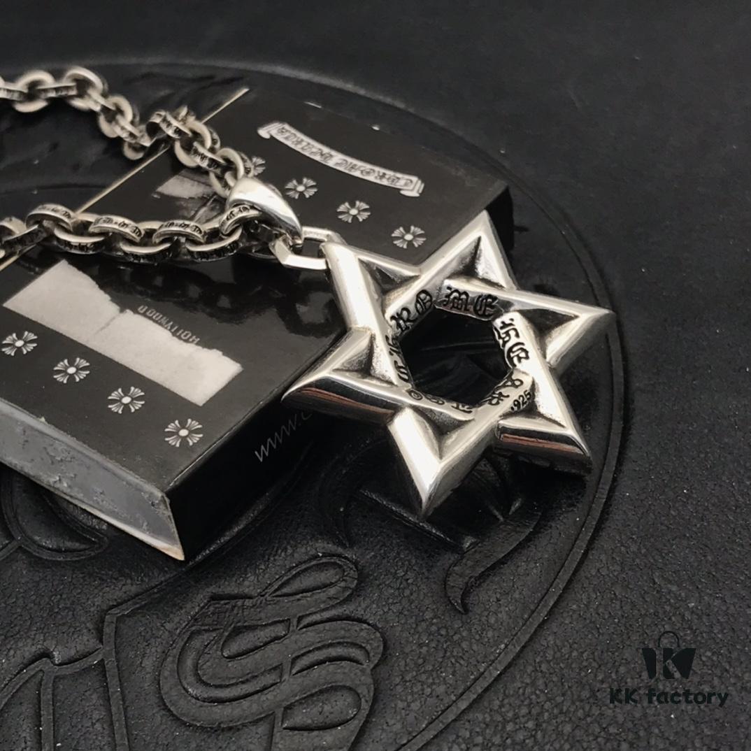 High-Version Chrome Hearts Large Six-Pointed Star Pendant Necklace, Worn by Numerous Celebrities, Gradual Size Transition from Small to Large at Every Angle, Precise Details, Original Handwritten Engraving, Paired with Letter Chain, Adjustable Length 50-70cm Available