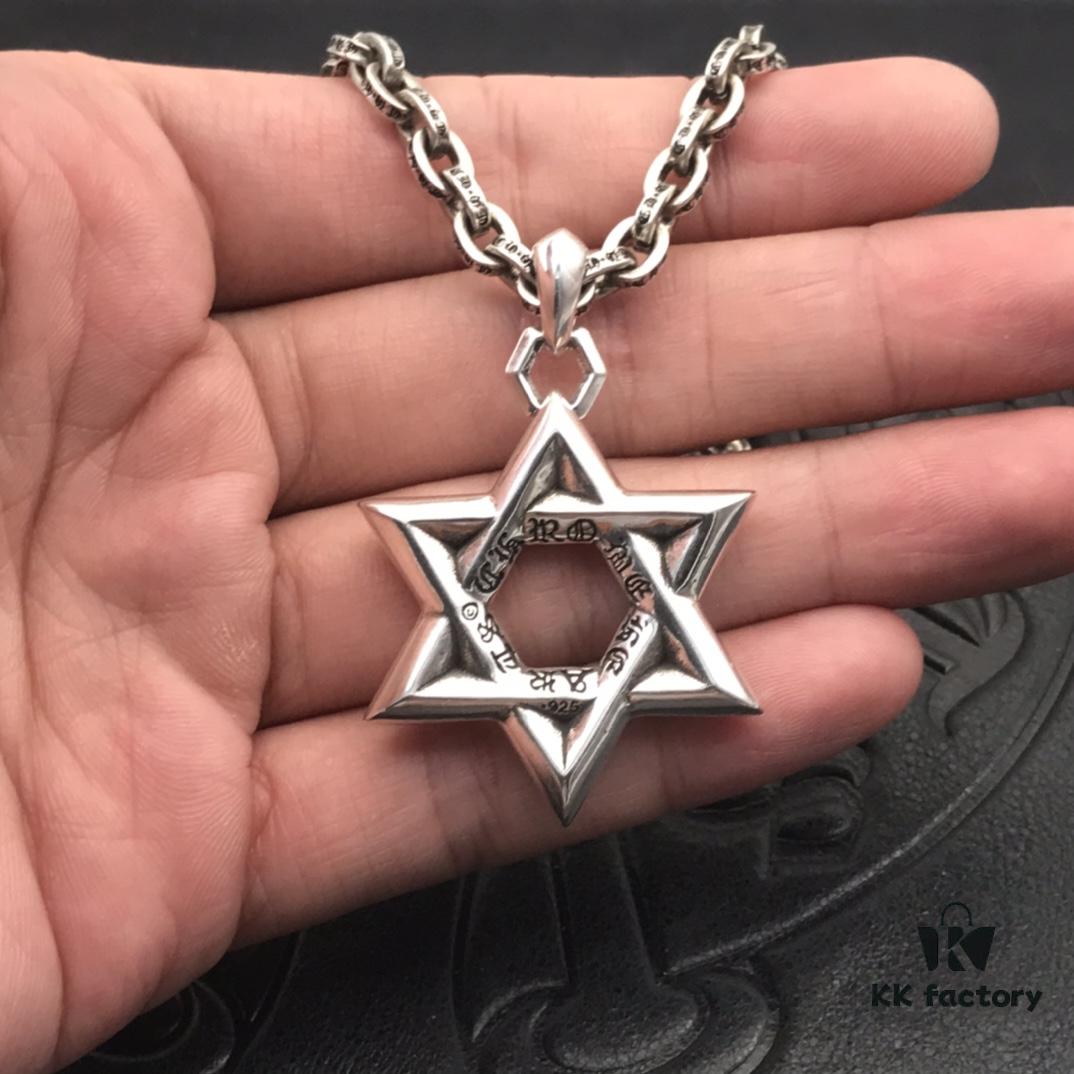 High-Version Chrome Hearts Large Six-Pointed Star Pendant Necklace, Worn by Numerous Celebrities, Gradual Size Transition from Small to Large at Every Angle, Precise Details, Original Handwritten Engraving, Paired with Letter Chain, Adjustable Length 50-70cm Available