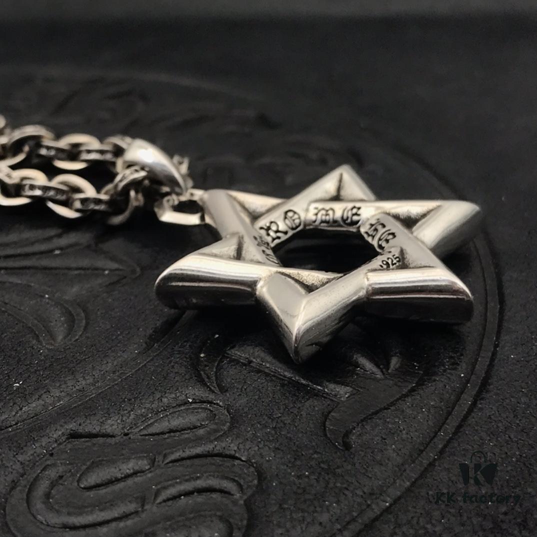 High-Version Chrome Hearts Large Six-Pointed Star Pendant Necklace, Worn by Numerous Celebrities, Gradual Size Transition from Small to Large at Every Angle, Precise Details, Original Handwritten Engraving, Paired with Letter Chain, Adjustable Length 50-70cm Available