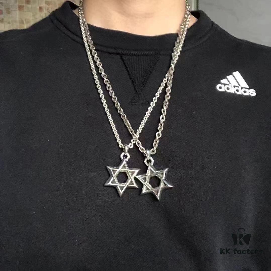 High-Version Chrome Hearts Large Six-Pointed Star Pendant Necklace, Worn by Numerous Celebrities, Gradual Size Transition from Small to Large at Every Angle, Precise Details, Original Handwritten Engraving, Paired with Letter Chain, Adjustable Length 50-70cm Available