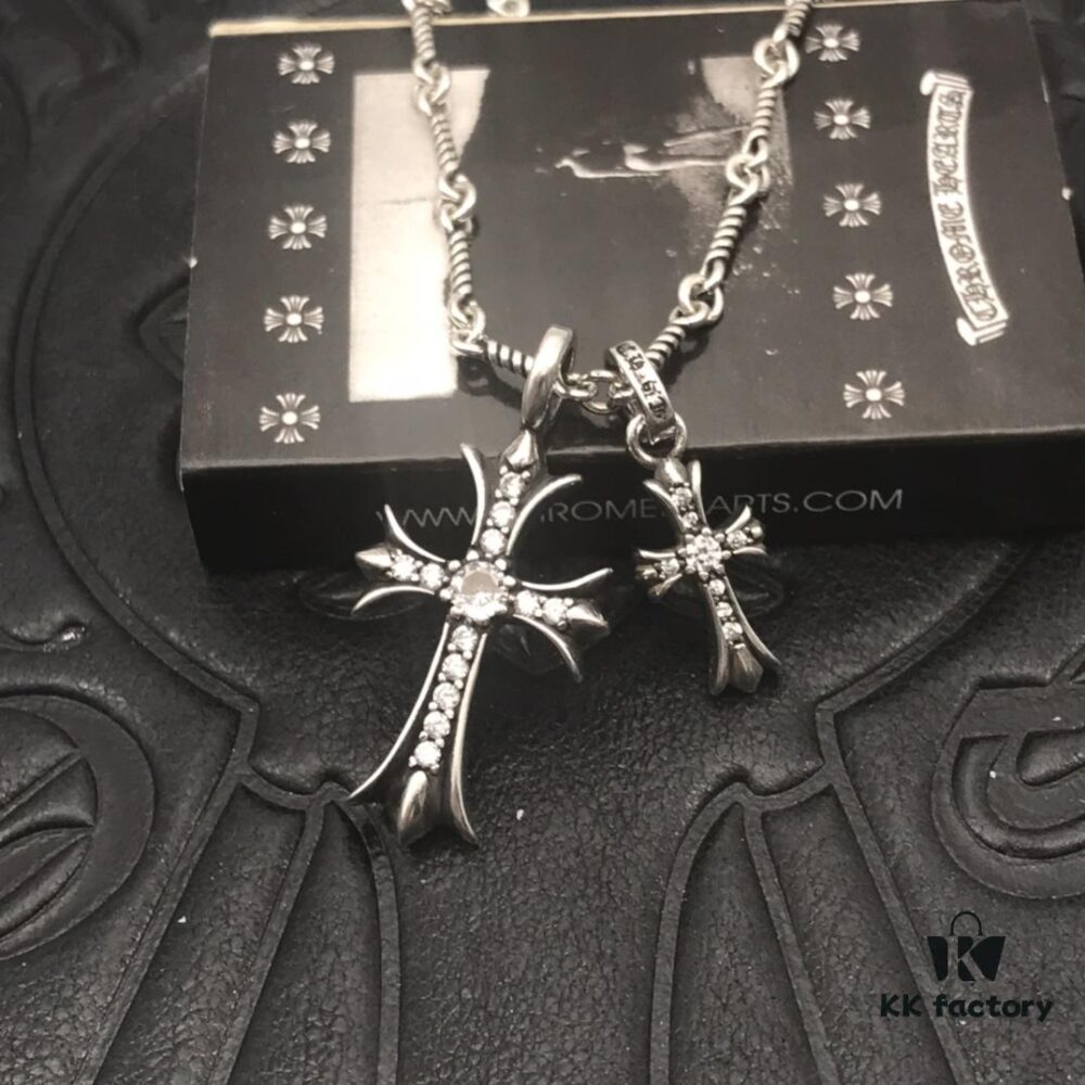 High-Version Crocs Heart White Diamond Aged Double Cross Necklace, One Style Four Wears, The Pinnacle of Cross Necklaces, A Timeless Classic
