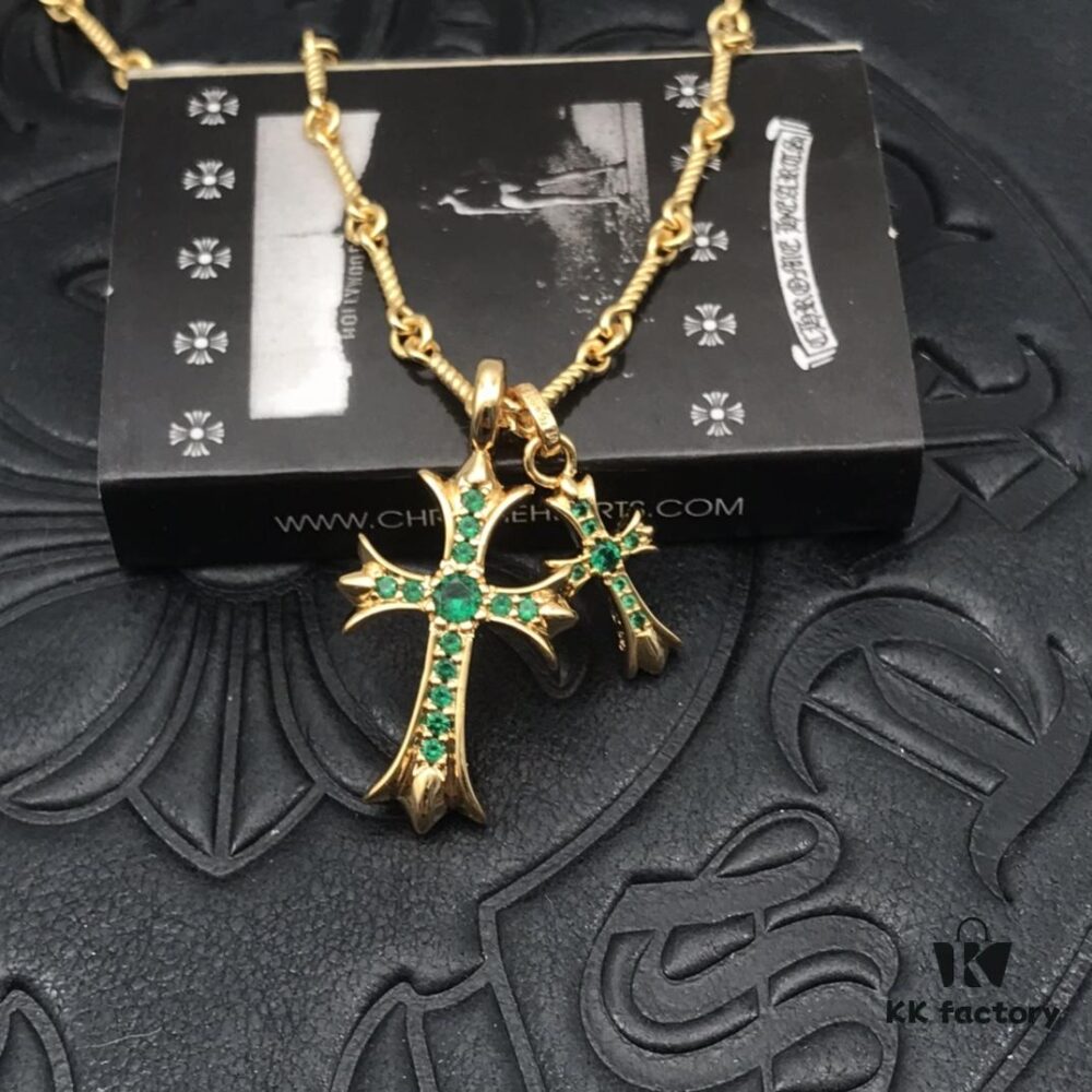 High-Version Chrome Hearts Green Diamond Double Cross Necklace, Thick 22K Gold Plated, Distinct from Common 18K Gold Tone, 22K Offers a Rich Color Close to Pure Gold, One Necklace with Four Adjustable Chains, The Pinnacle of Cross Necklaces, A Timeless Classic