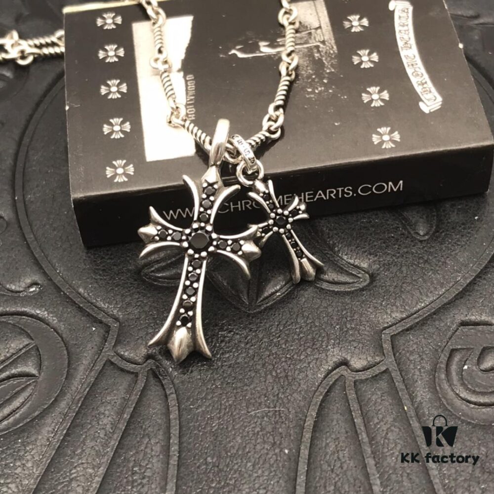 High-Version Crocs Black Diamond Aged Double Cross Necklace, One Style Four Wears, The Pinnacle of Cross Necklaces, A Timeless Classic