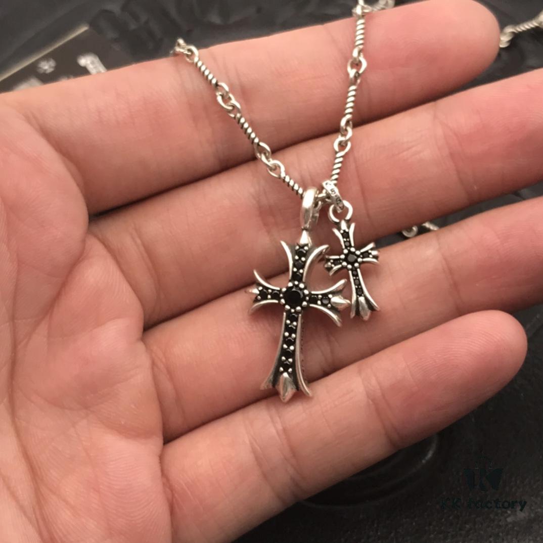 High-Version Crocs Black Diamond Aged Double Cross Necklace, One Style Four Wears, The Pinnacle of Cross Necklaces, A Timeless Classic