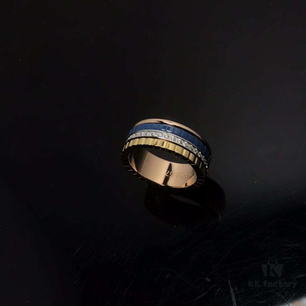 👑[Top-Tier Replica] Boucheron Quatre Radiant Series Rotating Ring – Exquisitely Crafted with 925 Sterling Silver, Paved with Brilliant Cubic Zirconia, Featuring Ribbon-Line Engraving, Black Ceramic Diamond Pattern, and Geometric Elegance