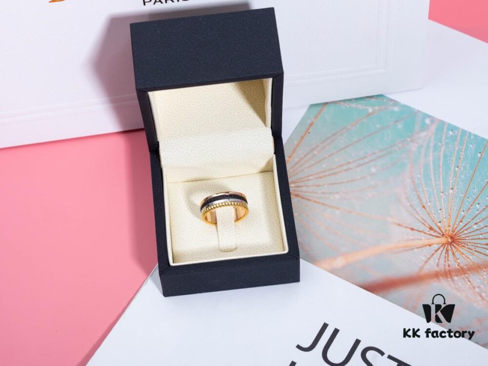 Quatre White Series Ring, Radiant and Brilliant, Showcasing the Brand's Iconic Luster