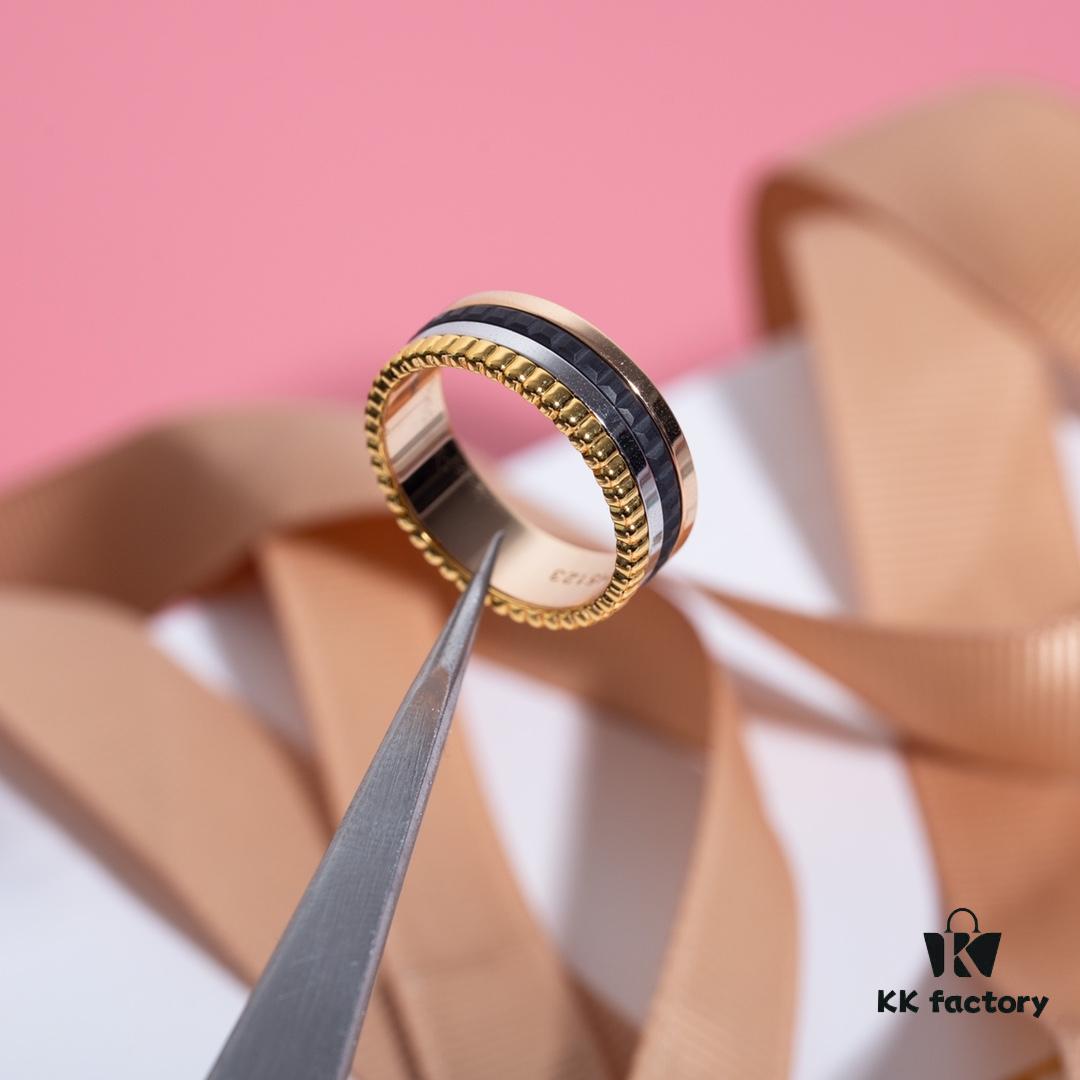 Quatre White Series Ring, Radiant and Brilliant, Showcasing the Brand's Iconic Luster