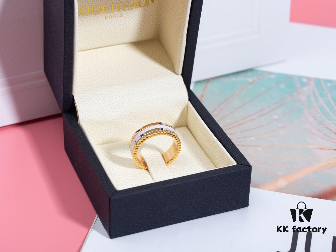 Quatre White Series Ring, brilliantly showcasing the radiant brilliance of the brand's collection. This piece combines ceramic material with mirror inlay technology, enhancing the sparkle of diamonds. Exquisitely elegant and feather-light, it adds luminous charm to minimalist styles or all-black ensembles, perfect for versatile styling.