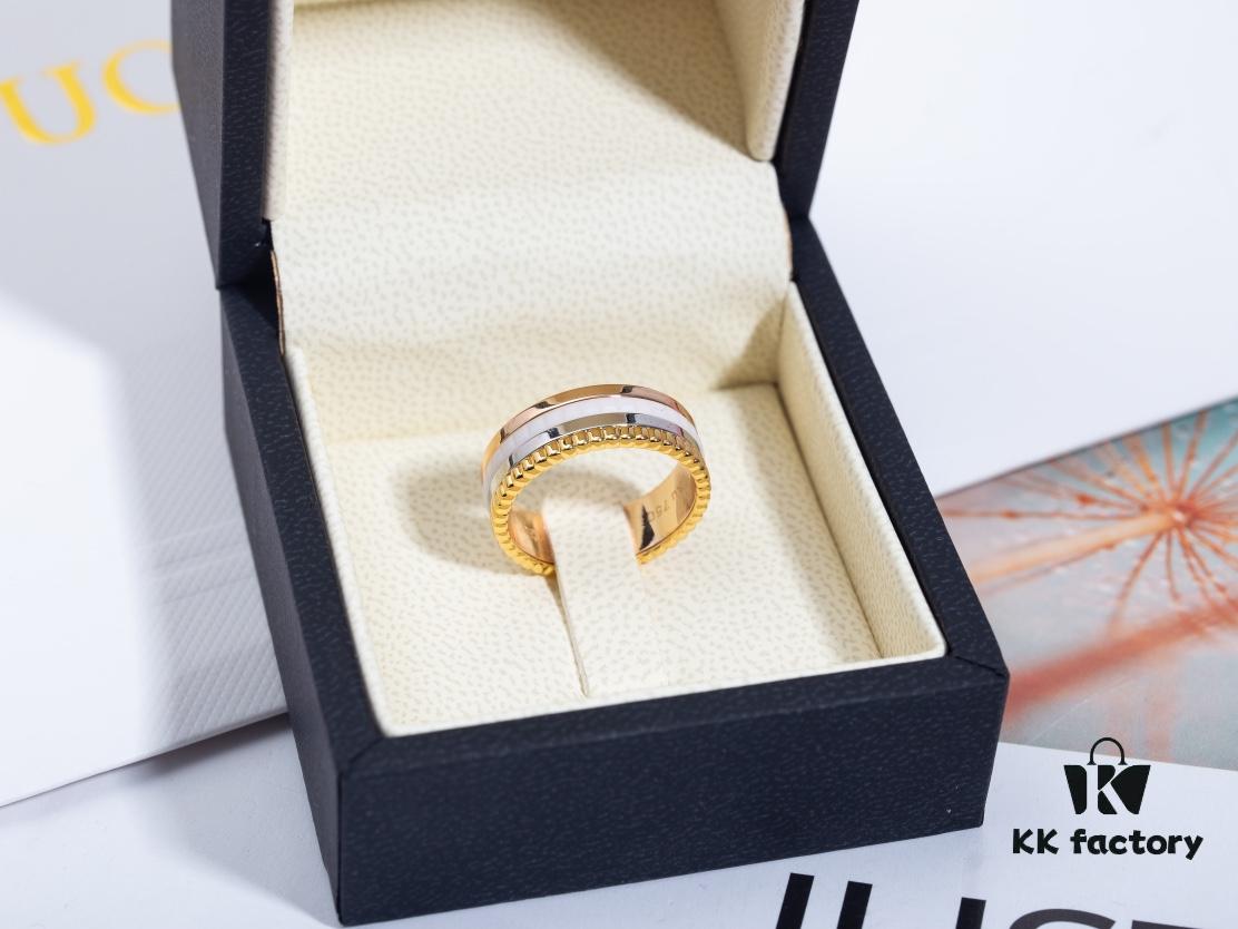 Quatre White Series Ring, brilliantly showcasing the radiant brilliance of the brand's collection. This piece combines ceramic material with mirror inlay technology, enhancing the sparkle of diamonds. Exquisitely elegant and feather-light, it adds luminous charm to minimalist styles or all-black ensembles, perfect for versatile styling.