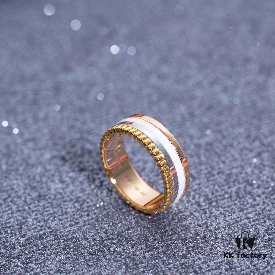 Quatre White Series Ring, brilliantly showcasing the radiant brilliance of the brand's collection. This piece combines ceramic material with mirror inlay technology, enhancing the sparkle of diamonds. Exquisitely elegant and feather-light, it adds luminous charm to minimalist styles or all-black ensembles, perfect for versatile styling.